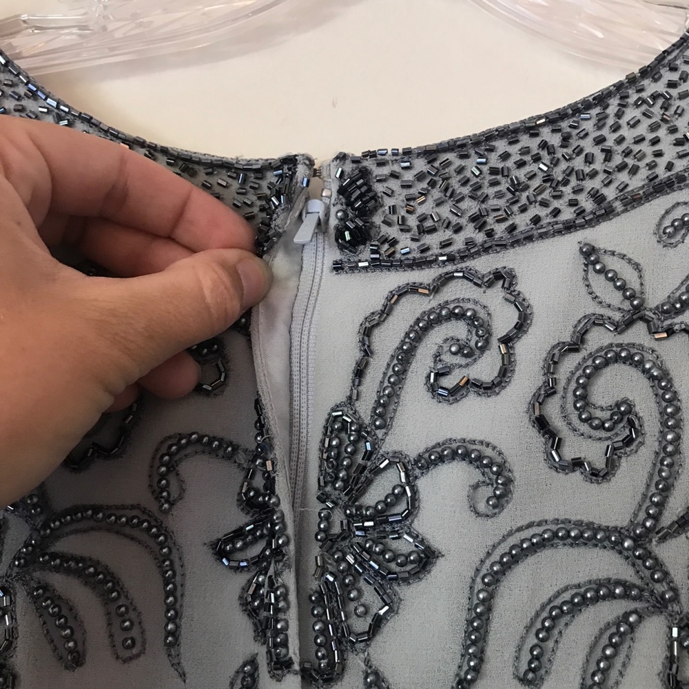 JKara Gray Beaded Floral Sleeveless Scallop Hem Blouse Size Large - Picture 6 of 9